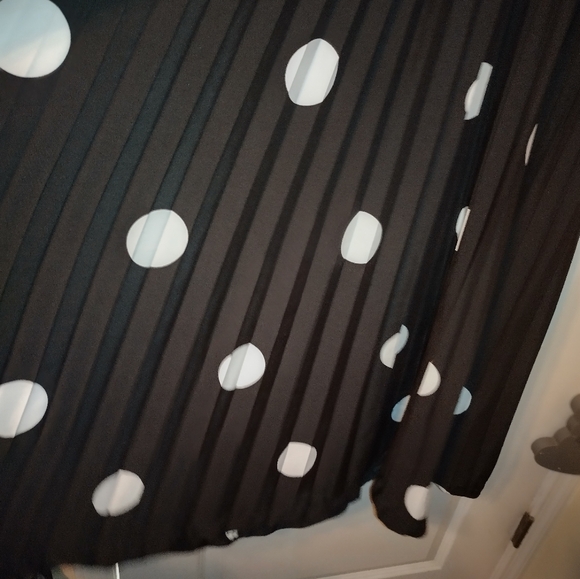 SHEIN Black and White Size 3XL Polka Dot Pleated Sleeved Midi Dress - Picture 5 of 5